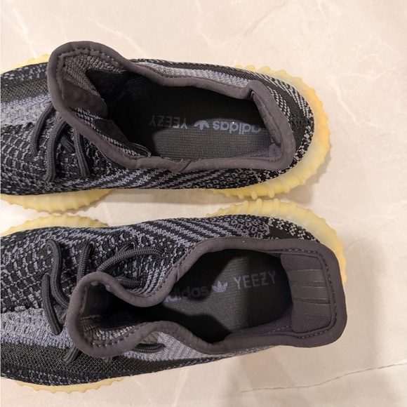 Authentic Yeezy boost Y2 men’s & women’s sneakers - Picture 6 of 11